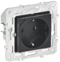 Розетка SKANDY 18Вт 16А с заземл. защ. штроки с USB C SK-R17Bl черн. IEK SK-R14-16-U14-018-K02