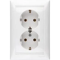 Розетка 2-м СП Valena 16А IP20 2х2P+E с заземл. немецк. стандарт на винтах в сборе бел. Leg 774400