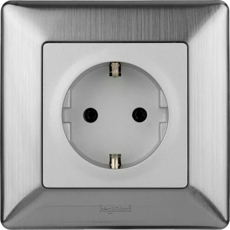 Механизм розетки 1-м СП Valena Life 16А IP2X 250В 2К+З с лиц. панелью безвинт. зажимы алюм. Leg 753621