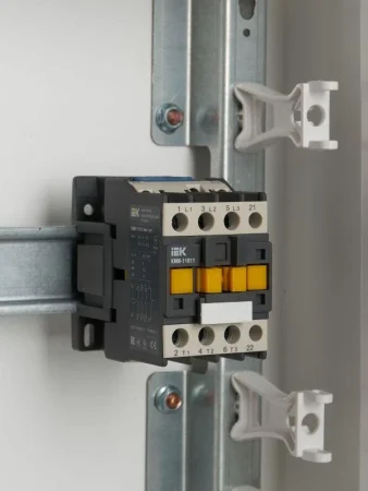Контактор КМИ-11811 18А 230В/АС3 1НЗ IEK KKM11-018-230-01