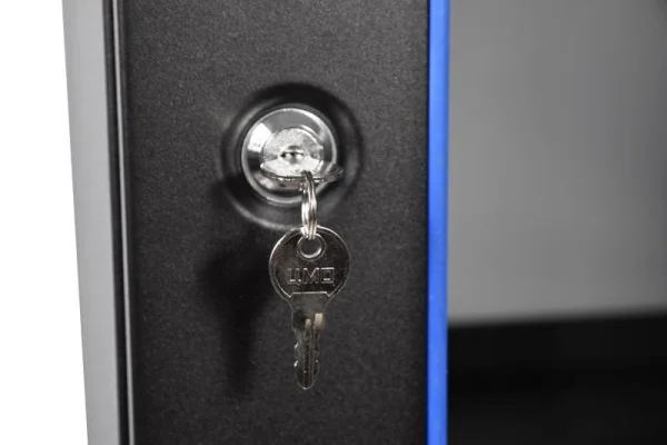 Шкаф коммутационный ШРН-Э-18.650-9005 18U 600х650мм передн. двер. стеклян. 50кг черн. ЦМО 1213971