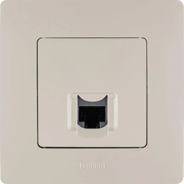 Розетка компьютерная 1-м СП Etika RJ45 кат.5E UTP механизм сл. кость Leg 672341