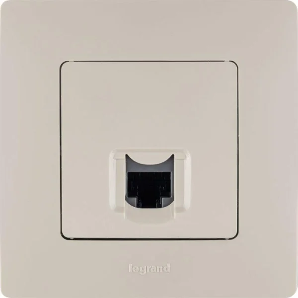 Розетка компьютерная 1-м СП Etika RJ45 кат.5E UTP механизм сл. кость Leg 672341