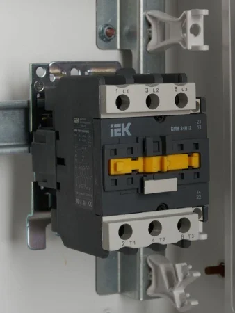 Контактор КМИ-34012 40А 230В/АС3 1НО 1НЗ IEK KKM31-040-230-11