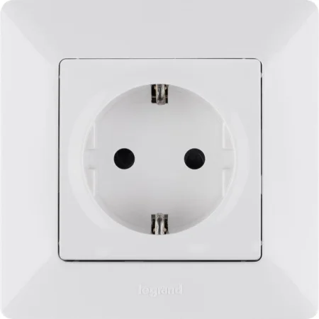 Розетка 1-м СП Valena Life 16А IP20 250В 2P+E защ. шторки безвинтов. клеммы с лицев. панелью механизм бел. Leg 753420