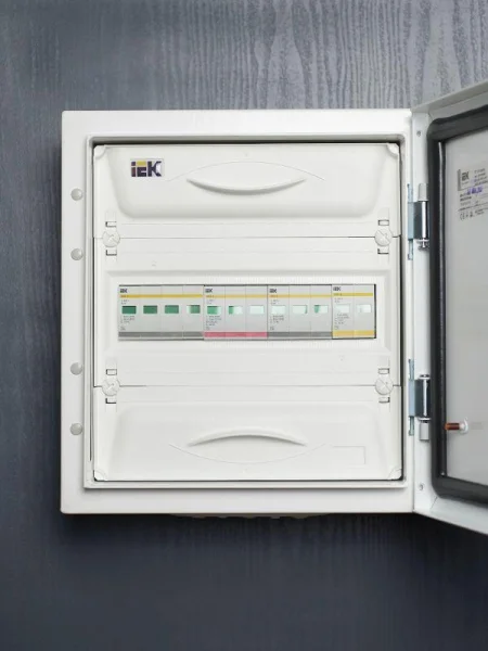 Ограничитель перенапряжения ОПС1-B 3P IEK MOP20-3-B