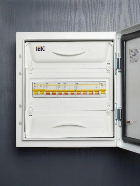 Выключатель нагрузки ВН-32 25А/1П IEK MNV10-1-025