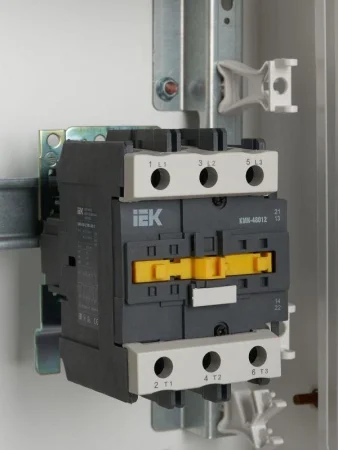 Контактор КМИ-48012 80А 230В/AC3 1HО 1H3 IEK KKM41-080-230-11