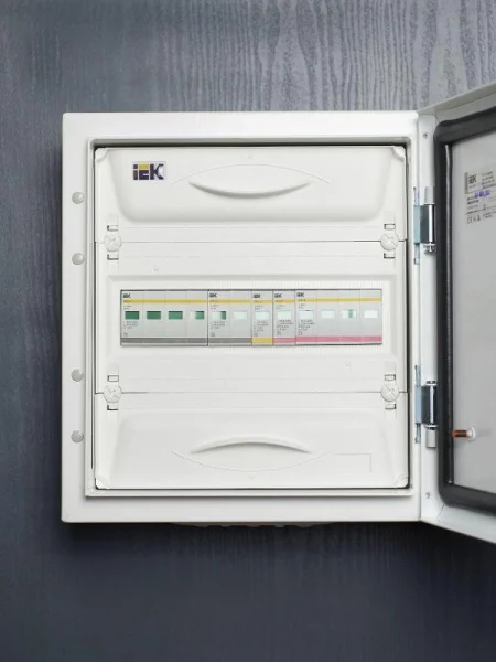 Ограничитель перенапряжения ОПС1-B 1P IEK MOP20-1-B