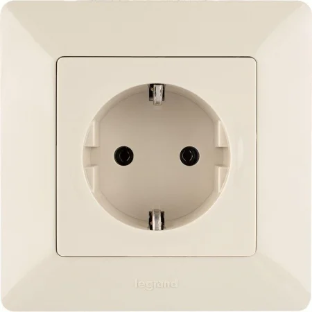 Розетка 1-м СП Valena Life 16А IP2X 250В 2P+E безвинт. клеммы с лицев. панелью механизм сл. кость Leg 753521