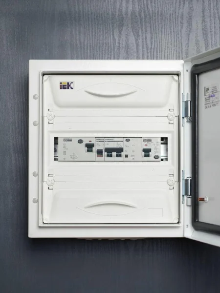 Выключатель нагрузки (мини-рубильник) 1п ВН-32 63А GENERICA MNV15-1-063