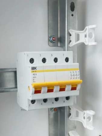 Выключатель нагрузки ВН-32 40А/4П IEK MNV10-4-040