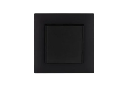 Розетка 1-м с крышкой Karea RIZZ STAR с заземл. чер. Makel 88054029
