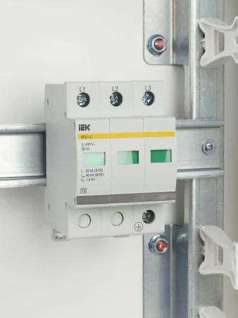 Ограничитель перенапряжения ОПС1-C 3P IEK MOP20-3-C