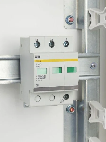 Ограничитель перенапряжения ОПС1-C 3P IEK MOP20-3-C