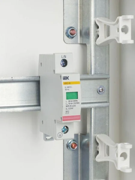 Ограничитель перенапряжения ОПС1-B 1P IEK MOP20-1-B
