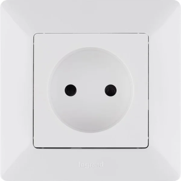 Розетка 1-м СП Valena Life 16А IP20 250В 2P защ. шторки безвинтов. клеммы с лицев. панелью механизм бел. Leg 753416