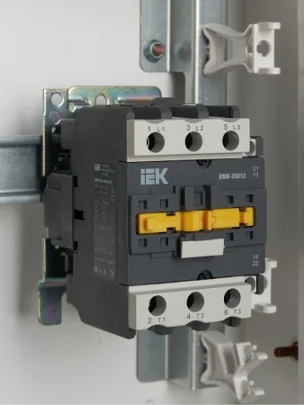 Контактор КМИ-35012 50А 230В/АС3 1НО 1НЗ IEK KKM31-050-230-11