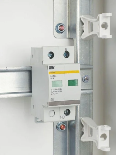 Ограничитель перенапряжения ОПС1-C 2P IEK MOP20-2-C