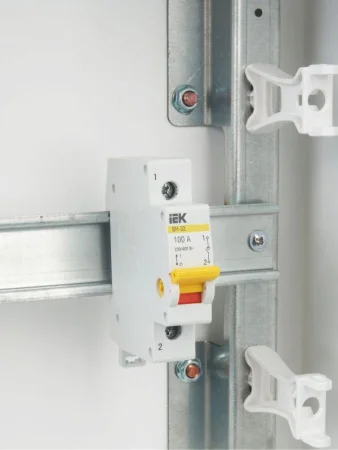 Выключатель нагрузки ВН-32 100А/1П IEK MNV10-1-100