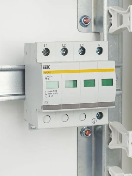 Ограничитель перенапряжения ОПС1-C 4P IEK MOP20-4-C