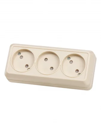 Розетка 3-х местная горизонтальная 2П открытой установки IP20 10A с з/ш сл. кость "Ладога" TDM