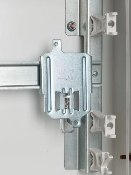 Скоба RCs1 на DIN-рейку для ВА 88-32 IEK SVA10D-S35-3