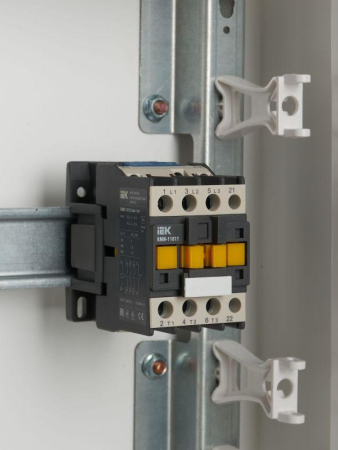 Контактор КМИ-11811 18А 230В/АС3 1НЗ IEK KKM11-018-230-01