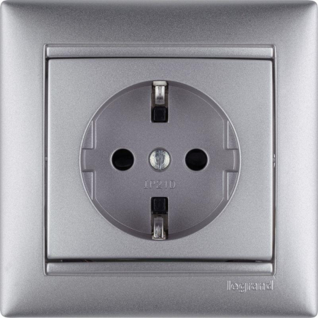 Розетка 1-м СП Valena 16А IP21 230/250В 2P+E с заземл. защ. шторки на винтах механизм алюм. Leg 770121