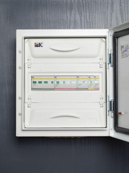 Ограничитель перенапряжения ОПС1-B 4P IEK MOP20-4-B