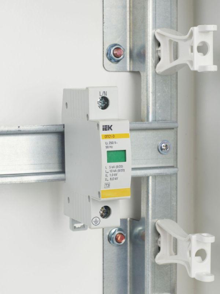 Ограничитель перенапряжения ОПС1-D 1P IEK MOP20-1-D