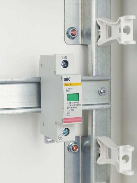 Ограничитель перенапряжения ОПС1-B 1P IEK MOP20-1-B