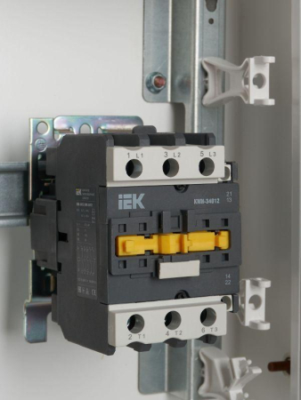 Контактор КМИ-34012 40А 400В/AC3 1HО;1H3 IEK KKM31-040-400-11