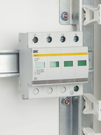 Ограничитель перенапряжения ОПС1-C 4P IEK MOP20-4-C